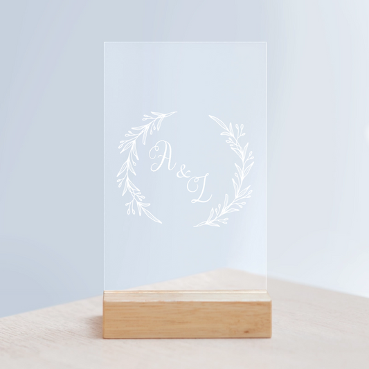 Initialen Acrylschild mit Holzständer
