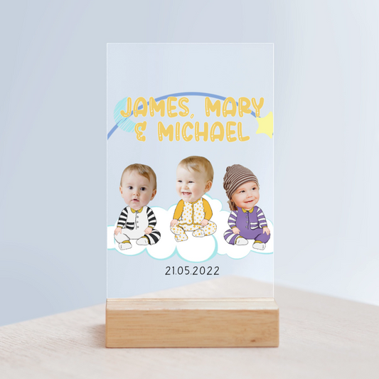 Babygesicht Ausschnitt Acrylschild mit Holzständer