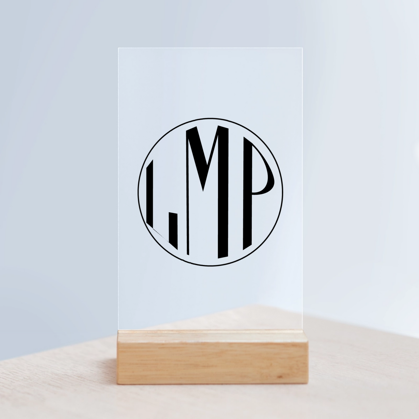 Kreisförmiges Monogramm Acrylschild mit Holzständer