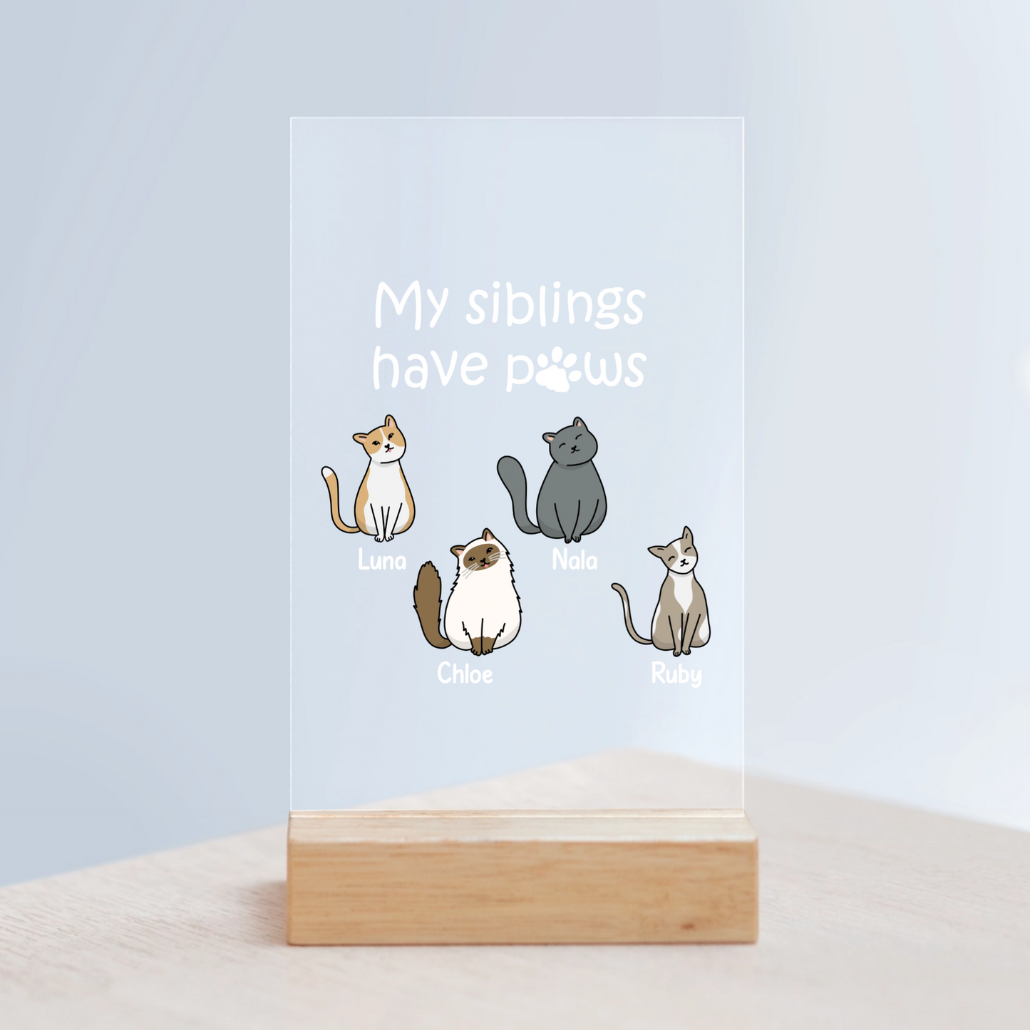 Meine Geschwister haben Katzenpfoten Acrylschild mit Holzständer